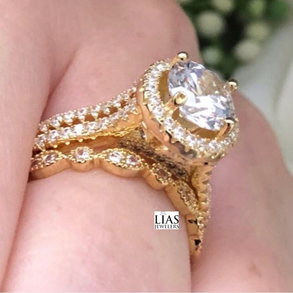 New 18k yellow gold wedding ring set
